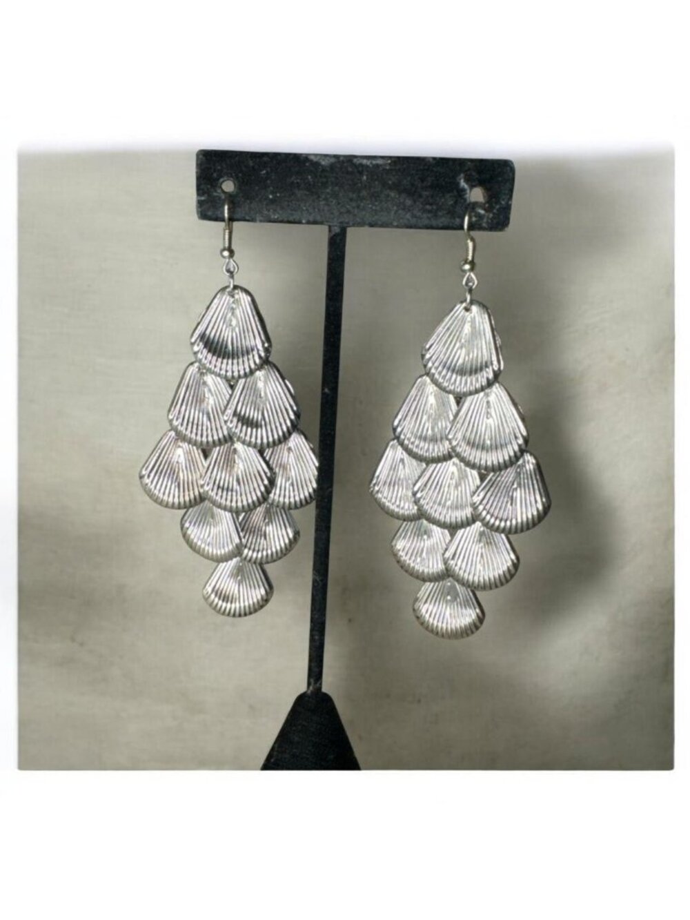 Silver-Tone Tiered Seashell Dangle Earrings For Women Lightweight & Stylish Appr